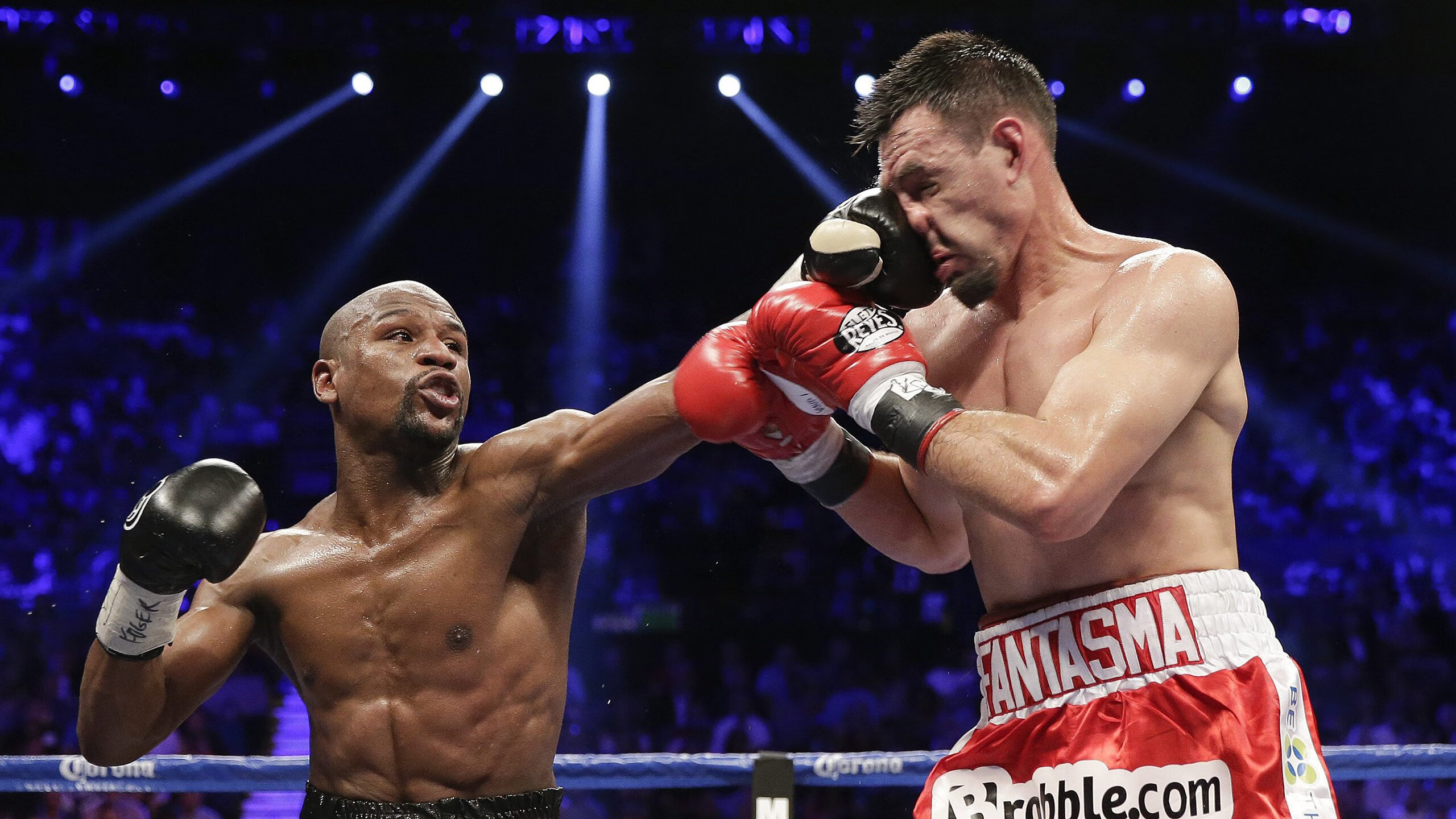 吉达联合防线失误致关键失球,吉达球场