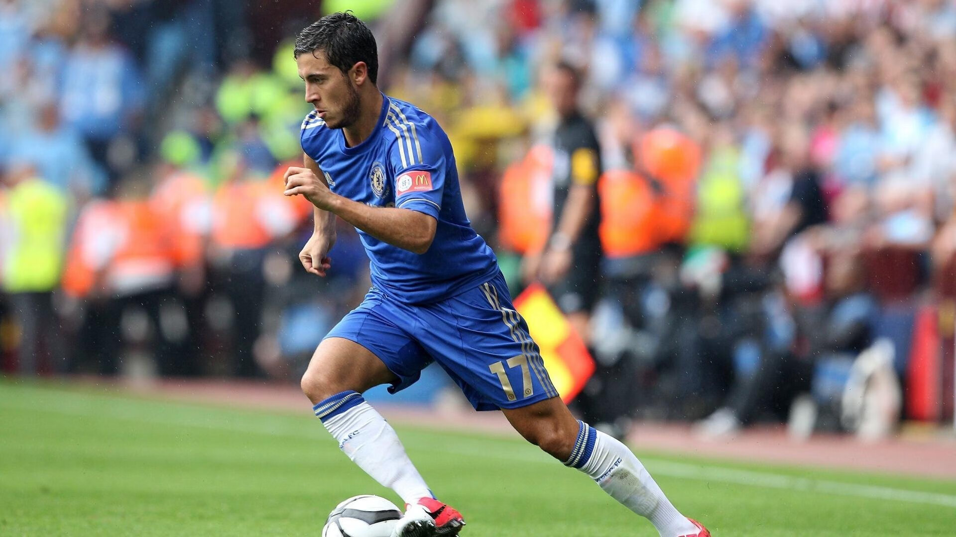 锦标赛上，某队展现出顶级实力，夺得冠军，某体育运动锦标赛有来自全国各地