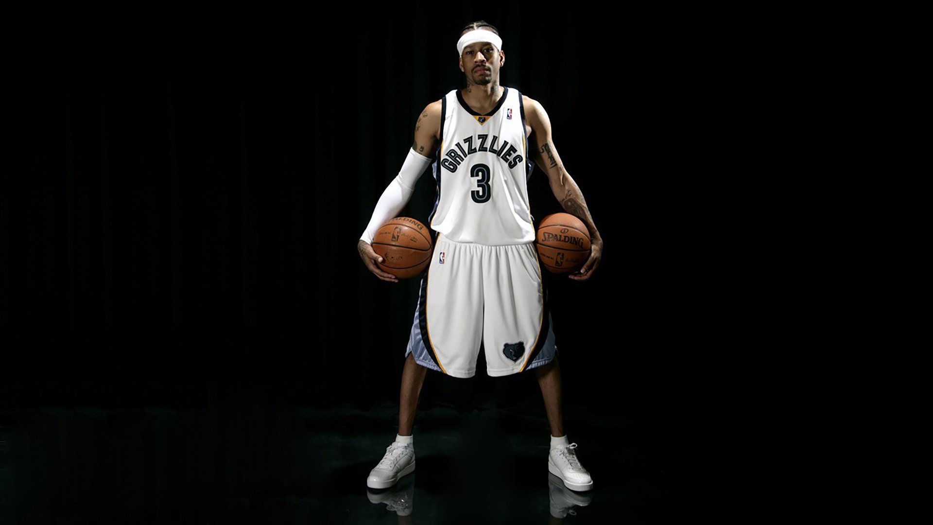 赛事现场粉丝互动不断，志愿者服务周到，志愿者协会视频